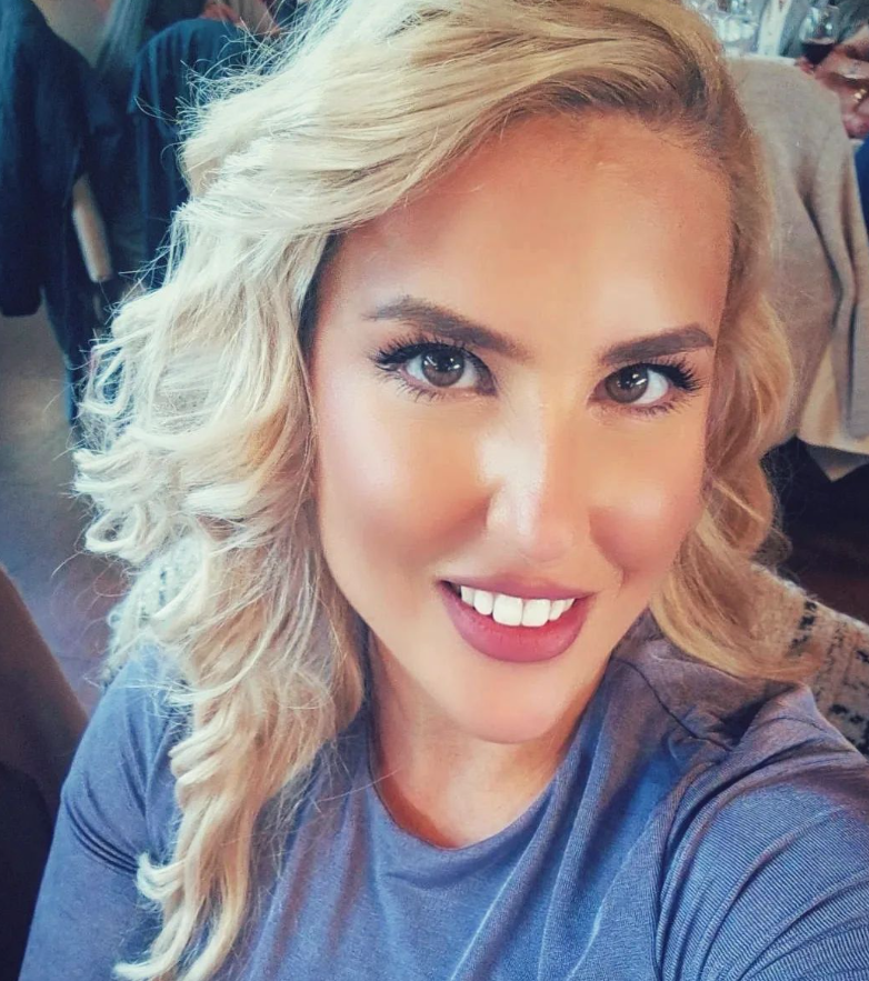 Mariana R.